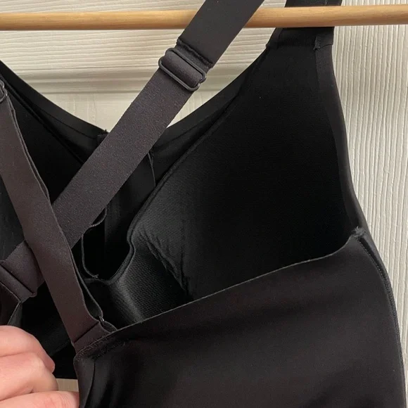 NWT VSX Victoria’s Secret Black Knockout Front-Close Zip Up Sports Bra Size 36D - Picture 9 of 13